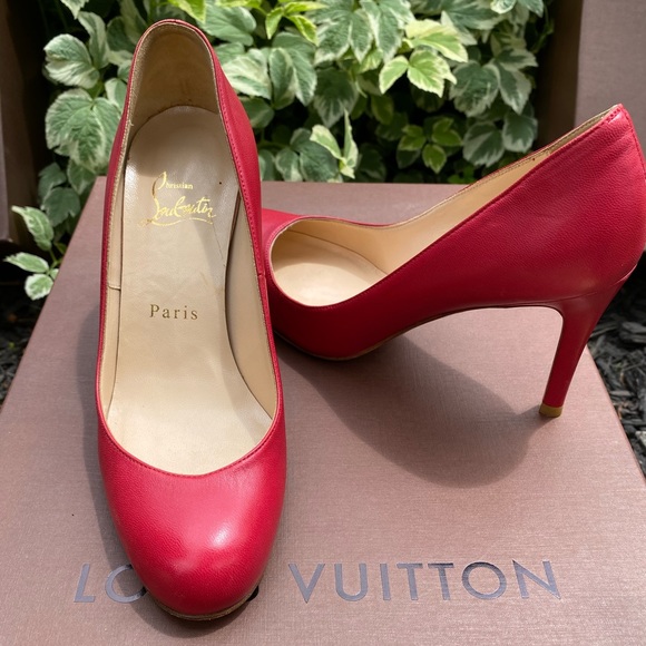 Christian Louboutin Shoes - New! Size 5 - Picture 2 of 3